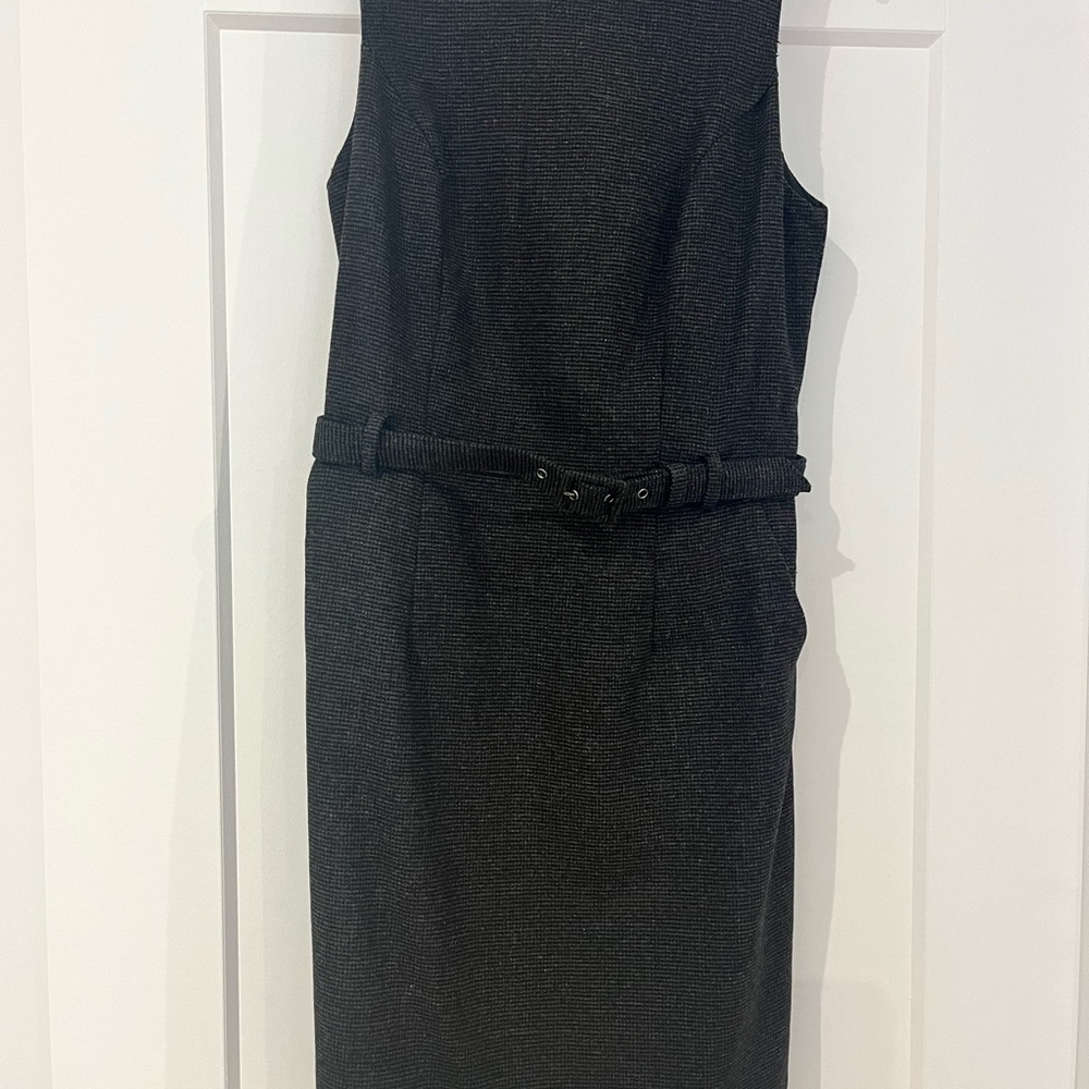 Banana Republic wool blend dress with front pockets and belt. Size 6.